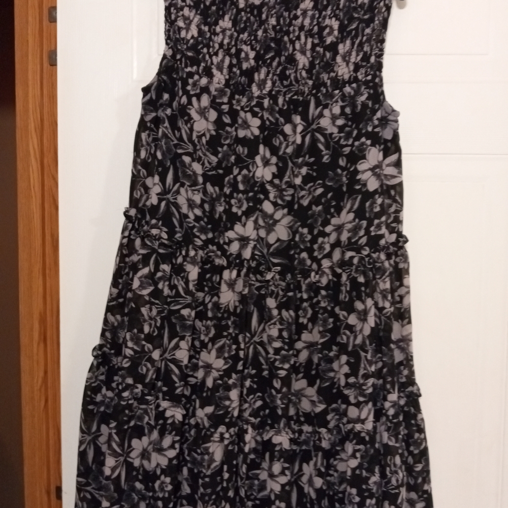 Just...Taylor Black and Gray Floral Maxi Dress - Picture 5 of 7